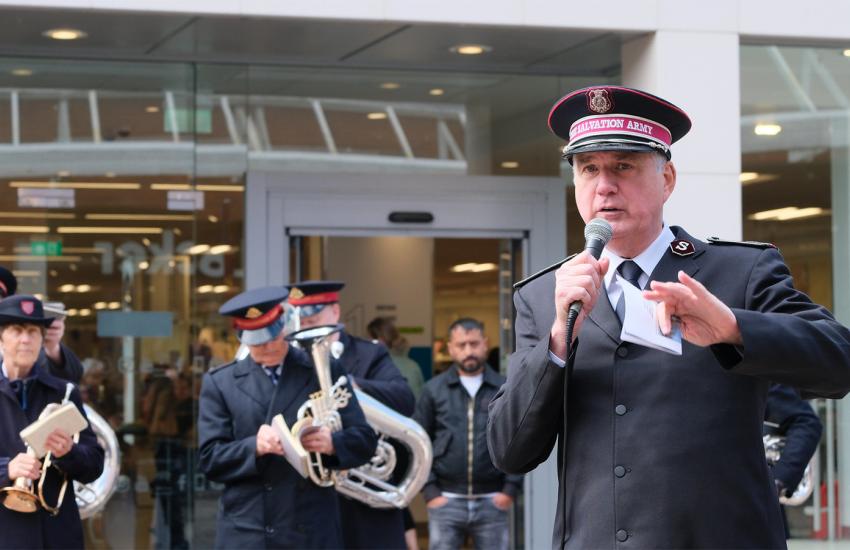 The Chief of the Staff preaches in the high street